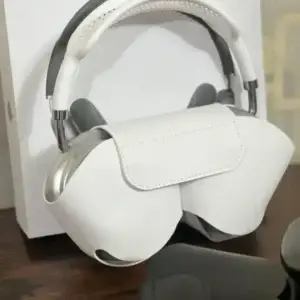 Apple Airpods Max Wireless Over-ear Headphones. Active Noise Cancelling, Transparency Mode, Spatial Audio, Refurbished Headphones